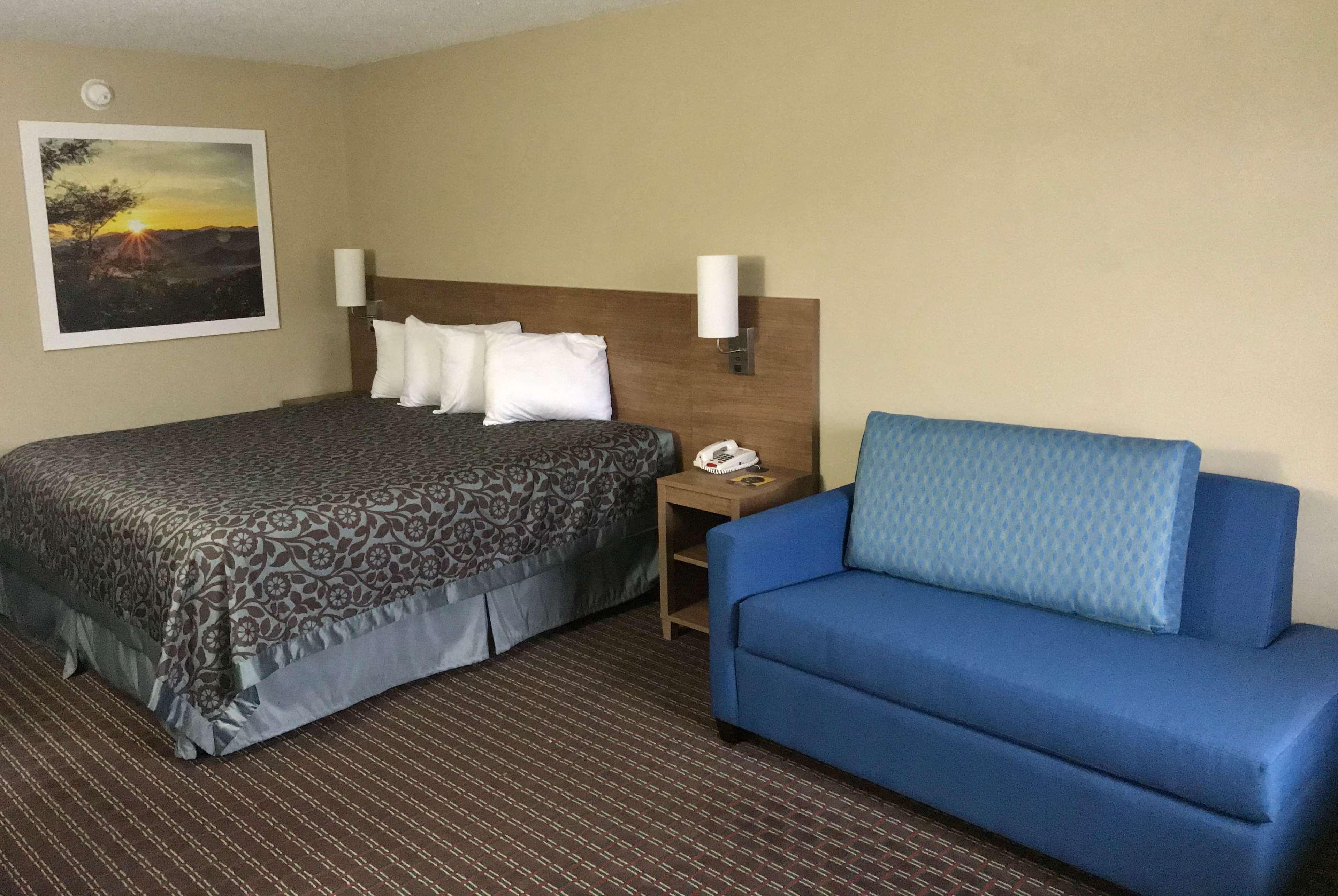Days Inn By Wyndham Lexington-Columbia Esterno foto