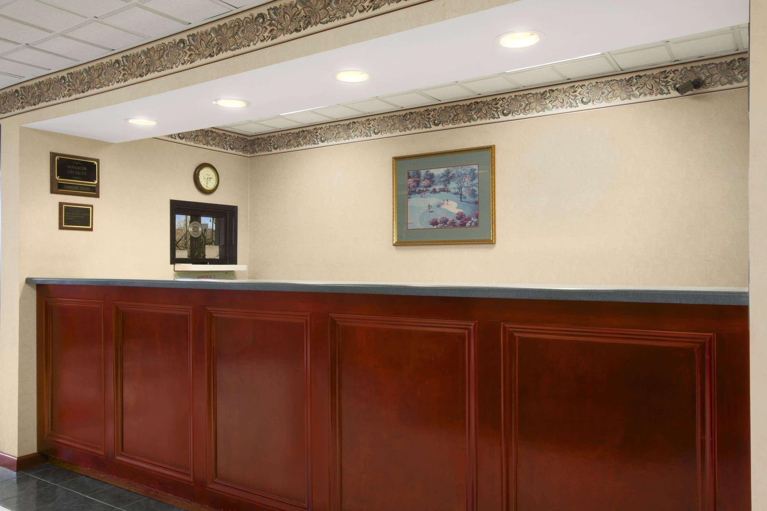 Days Inn By Wyndham Lexington-Columbia Esterno foto