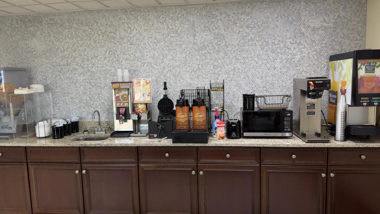 Days Inn By Wyndham Lexington-Columbia Esterno foto