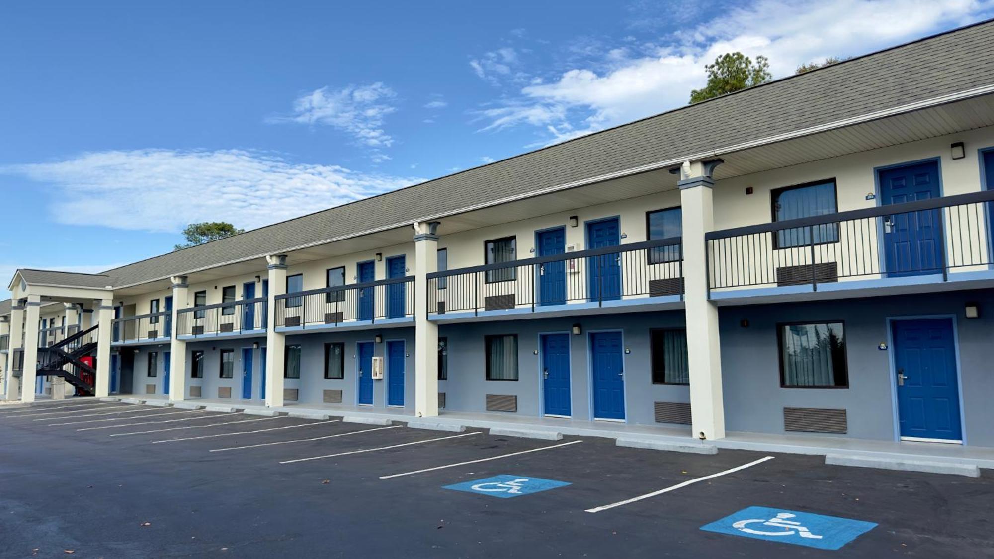 Days Inn By Wyndham Lexington-Columbia Esterno foto