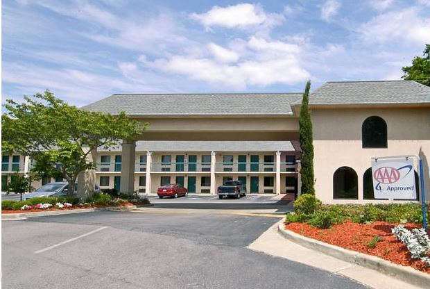 Days Inn By Wyndham Lexington-Columbia Esterno foto