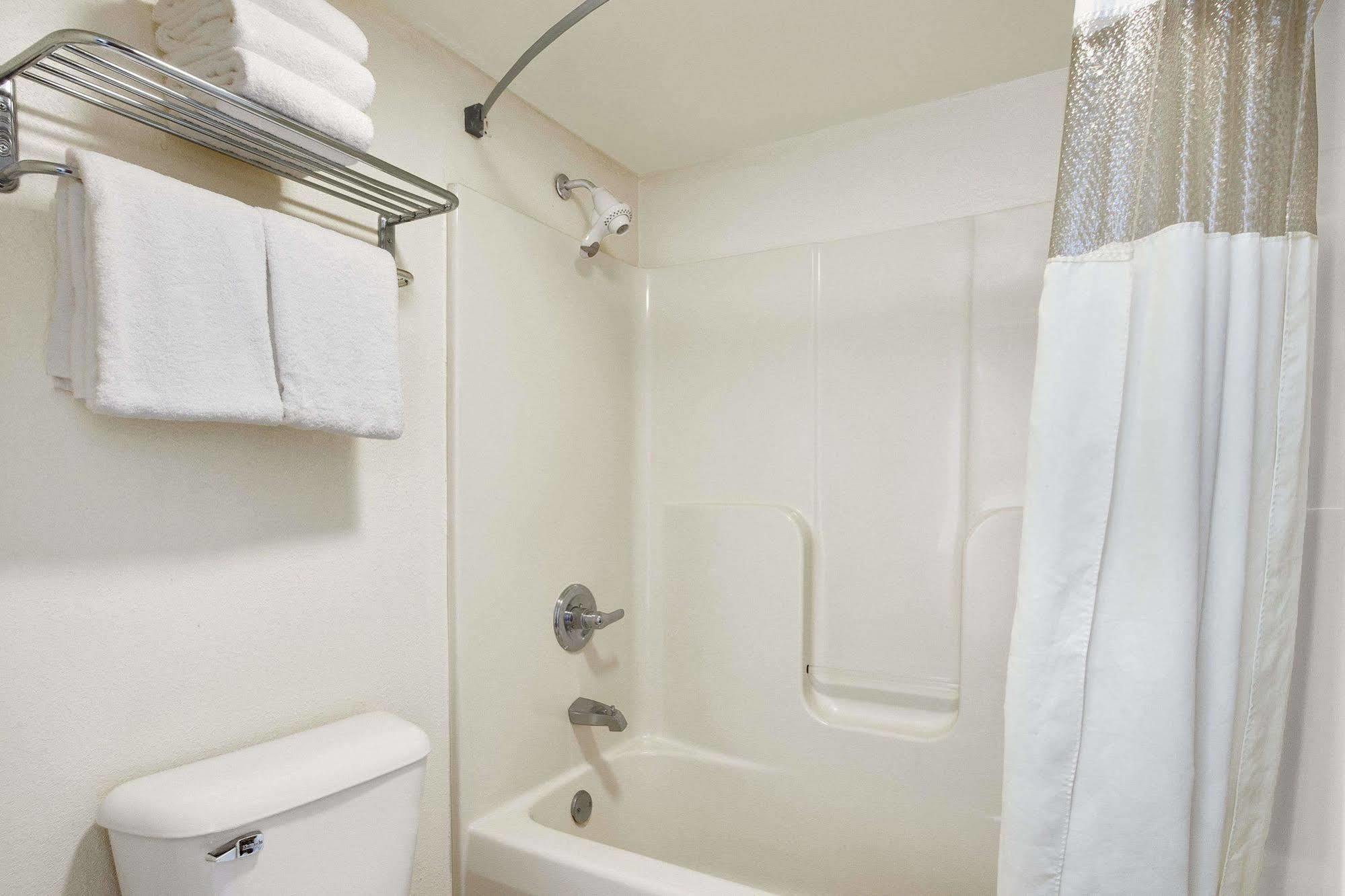 Days Inn By Wyndham Lexington-Columbia Esterno foto